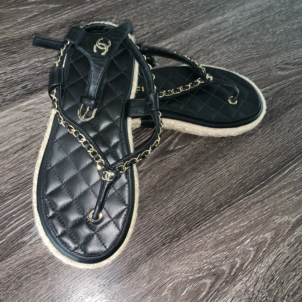 Authentic CHANEL sandals - Picture 1 of 6